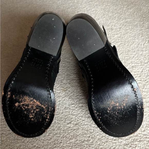 Frye Sabrina Double Buckle Ankle Boots 7 - Picture 5 of 5
